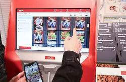 Viele Händler haben mittlerweile einen Foto-Service. (Archivbild) - © Bernd Weißbrod/dpa