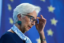 EZB-Pr&auml;sidentin Lagarde: Wie geht die Notenbank mit der Frankreich-Krise um? (Archivbild) - &copy; Arne Dedert/dpa