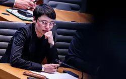 Nordrhein-Westfalens Fluchtministerin Paul wehrt sich im Landtag gegen Vorw&uuml;rfe der AfD. - &copy; Oliver Berg/dpa