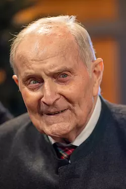 Seit &uuml;ber 40 Jahren coacht Helmut Huber die M&uuml;nchner Oberb&uuml;rgermeister f&uuml;r den Wiesnanstich. - &copy; Peter Kneffel/dpa