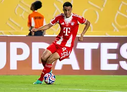 Es wird lange dauern, bis Jamal Musiala wieder den geliebten Ball am Fuß haben wird. - © Sven Hoppe/dpa