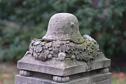 Die zentrale Gedenkstunde zum Volkstrauertag in NRW fand in diesem Jahr in Marienm&uuml;nster im Kreis H&ouml;xter statt. (Archivbild) - &copy; Sebastian Willnow/dpa