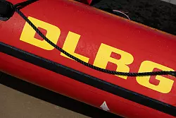 Insgesamt wurden 2024 mindestens 411 Badetote gezählt. (Symbolbild) - © Stefan Sauer/dpa