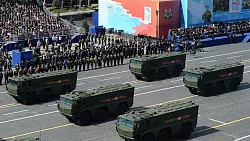 Kurzstrecken-Raketensysteme Iskander/SS-26 Stone fahren w&auml;hrend der Parade zum Tag des Sieges am 9. Mai 2023 auf dem Roten Platz. - &copy; Host Photo Agency / Ria Novosti/RIA NOVOSTI POOL/dpa