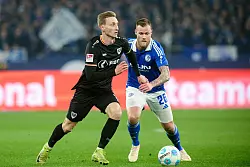 Schalke gewinnt dank einer Steigerung in der zweiten Hälfte. - © Bernd Thissen/dpa