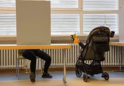 Mit ihrer Zweitstimme konnten sich die W&auml;hler in Rheinland-Pfalz zwischen 14 Parteien entscheiden. - &copy; Harald Tittel/dpa