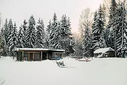 Außen kalt, innen heiß: die Rauchsauna der Mooska-Farm. - © Rauno Liivand/Brand Estonia/dpa-tmn