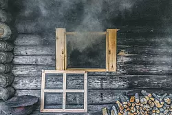 Mit Rauch wird die Sauna beheizt, der abgelassen wird, bevor die Gäste eintreten. - © Tõnu Runnel/Brand Estonia/dpa-tmn