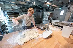 Sauerteig eignet sich auch f&uuml;r S&uuml;&szlig;es. - &copy; Marijan Murat/dpa