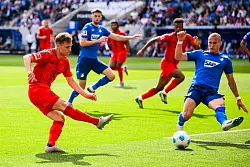 War einer der auffälligsten Bayern-Akteure beim Sieg in Hoffenheim: Joshua Kimmich. - © Tom Weller/dpa