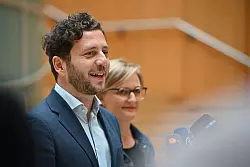 Banaszak gilt als Vertreter des Linken-Flügels. - © Anna Ross/dpa