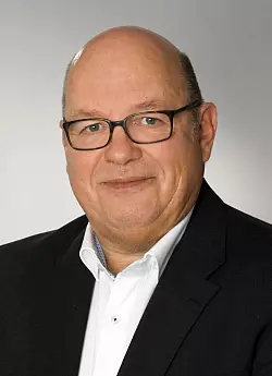 Polizeiwissenschaftler Rafael Behr macht sich für modernere Bodycam-Systeme stark. (Archivbild) - © Rafael Behr/dpa