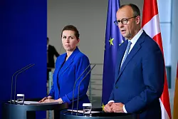 D&auml;nemarks Ministerpr&auml;sidentin Mette Frederiksen, hier j&uuml;ngst nach einem Gespr&auml;ch mit Kanzler Merz. (Archivbild) - &copy; Bernd von Jutrczenka/dpa