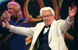 Kurz nach dem Ende des Zweiten Weltkriegs dr&auml;ngte Adenauer den Volksschauspieler Willy Millowitsch zur Wiederer&ouml;ffnung seines Theaters. (Archivbild) - &copy; Achim Scheidemann/dpa