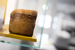 Konrad Adenauer entwickelte als Beigeordneter der Stadt K&ouml;ln im Ersten Weltkrieg ein Brot aus Mais, das ihm den Namen &laquo;Graupenauer&raquo; einbrachte. (Archivbild) - &copy; picture alliance / Rolf Vennenbernd/dpa