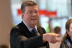 L&auml;nder-Verhandlungsf&uuml;hrer Andreas Dressel nennt die Forderungen unbezahlbar. - &copy; Michael Bahlo/dpa