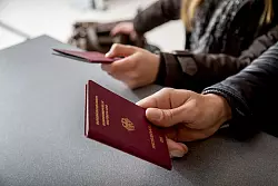 Deutsche Staatsangehörige benötigen für die WM-Einreise eine ESTA-Genehmigung: Die elektronische Reisegenehmigung muss vorab online beantragt werden. - © Christin Klose/dpa-tmn