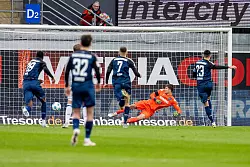 Der Anschlusstreffer für Paderborn durch Obermair. - © David Inderlied/dpa