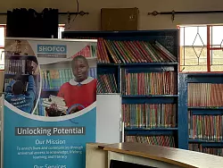 Die Shofco-B&uuml;cherei in Kibera. (Archivbild) - &copy; Eva Krafczyk/dpa