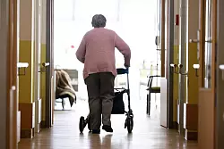 Entlastungszuschläge sollen den Kostenanstieg dämpfen. (Archivbild) - © Sebastian Kahnert/dpa