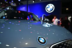Die BMW Group verlor in China zuletzt gut 17 Prozent an Absatz. (Archivbild) - © Johannes Neudecker/dpa