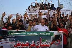 Jubelszenen gab es auch in Pakistan. - © Asim Tanveer/AP/dpa