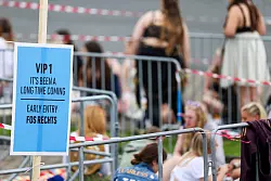 Wohl dem der schon da ist: Bei der Anreise zum Konzert werden aktuell viele Fans durch Staus ausgebremst. - &copy; Christoph Reichwein/dpa