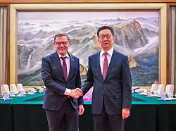 Vize-Präsident Han Zheng war Wadephuls ranghöchster Gastgeber in Peking. - © Soeren Stache/dpa