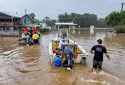 Braune Wassermassen, wohin das Auge reicht - Augenzeugen sprechen von einer Katastrophe. - © Lindsay Moller/AAP/dpa