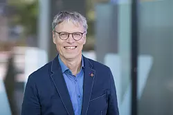 Professor Stephan Zipfel ist Ärztlicher Direktor der Abteilung Psychosomatische Medizin und Psychotherapie an der Medizinischen Universitätsklinik Tübingen. - © UKT2024/dpa-tmn