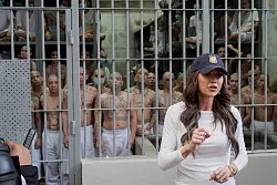 US-Heimatschutzministerin Kristi Noem besuchte vor einigen Tagen das Gefängnis in El Salvador. (Archivbild) - © Alex Brandon/AP/dpa