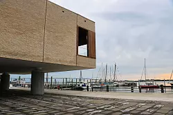 2023 neu eröffnet: das International African American Museum. - © Jörg Michel/dpa-tmn