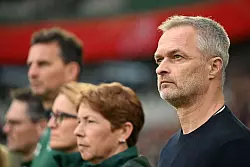 Christian Wück steht vor seinem ersten Turiner mit den DFB-Frauen - © Swen Pförtner/dpa