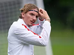 Von den Bayern umworben, vorerst weiter beim VfB Stuttgart: Jung-Nationalspieler Nick Woltemade. - © Sven Hoppe/dpa