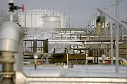 Ungarn sorgt sich wegen der Sanktionen um seine Energiesicherheit. (Archivbild) - © Zsolt Szigetvary/MTI/epa/dpa