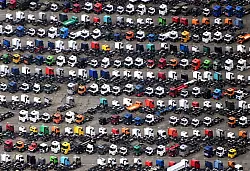 Der Absatz von Mercedes-Benz Trucks ist zuletzt gesunken. (Archivbild) - &copy; Uli Deck/dpa