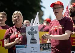 Nestlé will sich von zwei kleineren Werken trennen. - © Boris Roessler/dpa
