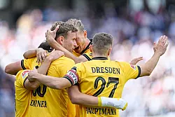 Dynamo Dresden durfte in Elversberg zweimal jubeln. - © Uwe Anspach/dpa
