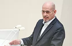 Die BSW-Fraktion von Niels-Olaf L&uuml;ders stimmt wie die AfD im Brandenburger Landtag f&uuml;r eine Neuwahl. - &copy; Jens Kalaene/dpa