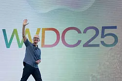 Apple-Chef Tim Cook begr&uuml;&szlig;te die Teilnehmer der WWDC mit einer kurzen Ansprache. Die Neuigkeiten stellte der Konzern wieder mit einem Video vor. - &copy; Jeff Chiu/AP/dpa