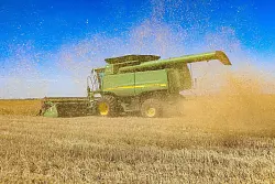 Nach Beginn des Kriegs hatte Russland unter anderem die ukrainischen Schwarzmeerh&auml;fen mit seiner Kriegsflotte blockiert und damit Getreideausfuhren gestoppt. - &copy; -/Ukrinform/dpa