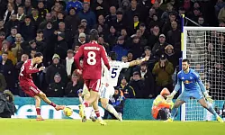 Liverpools Hugo Ekitike traf bei Leeds United doppelt, f&uuml;r einen Sieg hat es dennoch nicht gereicht. - &copy; Danny Lawson/PA Wire/dpa