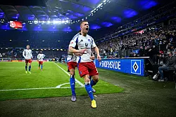 Brachte den HSV mit seinem wunderbaren Tor in Führung: Miro Muheim. - © Gregor Fischer/dpa