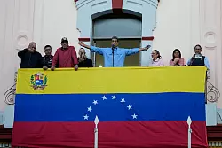 Venezuelas autorit&auml;rer Pr&auml;sident Maduro klammert sich an die Macht. - &copy; Fernando Vergara/AP