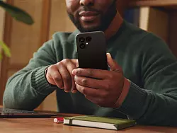 Die Hauptkamera (50 Megapixel) ist optisch stabilisiert und kann 4K-Videos (30 Bilder pro Sekunde) liefern. - © Fairphone/dpa-tmn