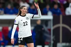 Kann auch in der Mitte spielen: Jule Brand. - &copy; Marius Becker/dpa