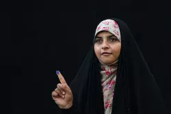 Viele Iraner und Iranerinnen sind erst gar nicht zur Wahl gegangen. Die Beteiligung lag in der zweiten Runde bei knapp 50 Prozent. (Archivbild) - © Rouzbeh Fouladi/AP/dpa