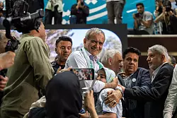 Peseschkian hat bereits Politikerfahrung. Unter dem Reformer Chatami war er Gesundheitsminister. (Archivbild) - © Arne Immanuel Bänsch/dpa