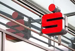 Mehr Kredite, mehr Einlagen: Sparkassen berichten von «ordentlichem» Geschäftsjahr 2024. (Archivbild) - © Arne Bänsch/dpa