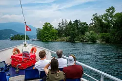Anfahrt mit der Fa?hre: Urlauber setzen auf die Brissago-Inseln u?ber. - © Florian Sanktjohanser/dpa-tmn